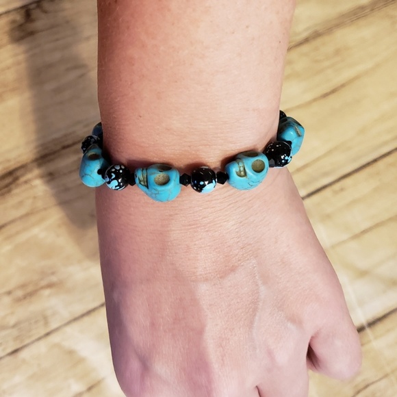 Black & Teal Skull Stretch Bracelet - Picture 4 of 4